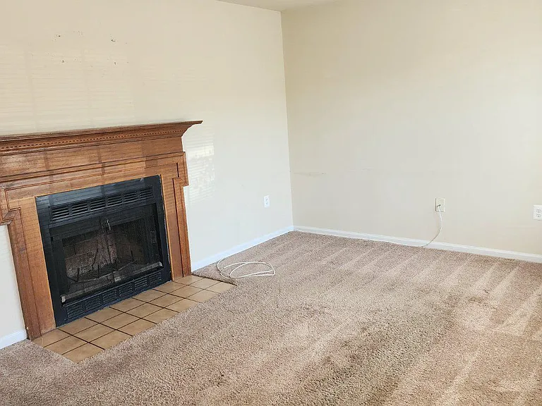 210 Windsor Ridge Ct — Photo 3