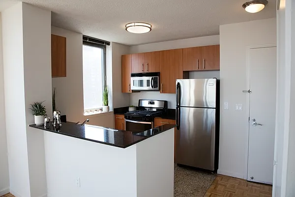 Rented by Greystar | media 14