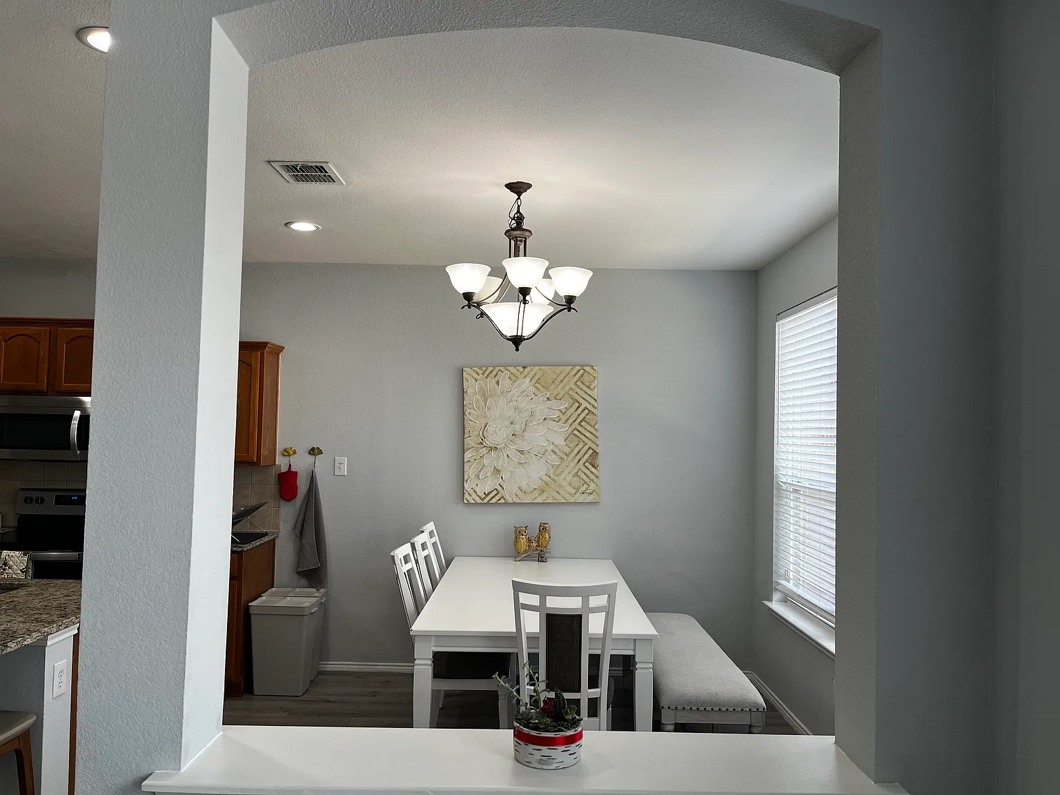4 bed, 2.5 bath, 1967 sqft, $2,650 — Photo 2