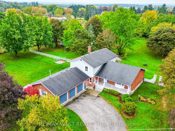 24 Smith Dr, Uxbridge, ON L0C 1E0