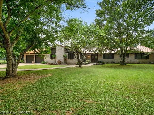 21569 Cedar Creek Dr, Hodgen, OK 74939