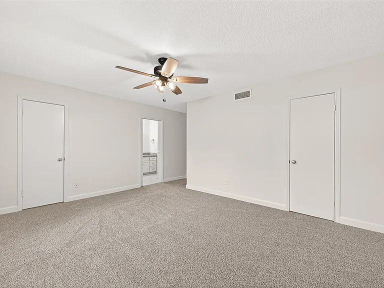 10602 Longmont Dr — Photo 27