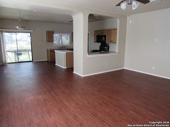 3rd image of 15830 Colton Wl
