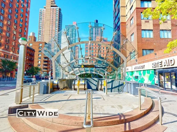 335 East 92nd Street image 5 of 6