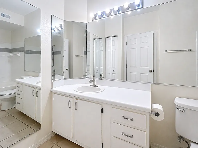 5608 Pinnacle Heights Cir #202 — Photo 9