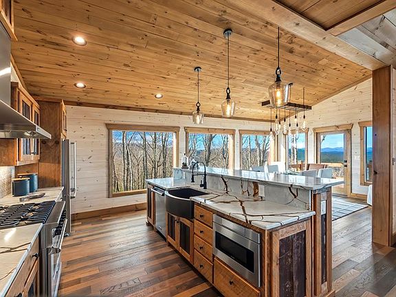 5th image of 470 Skylight Dr