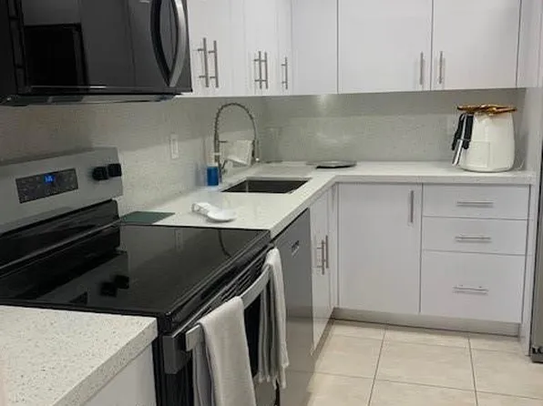 2850 N Palm Aire Dr, Pompano Beach, FL