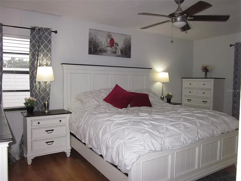 4902 Country Aire Ln — Photo 14