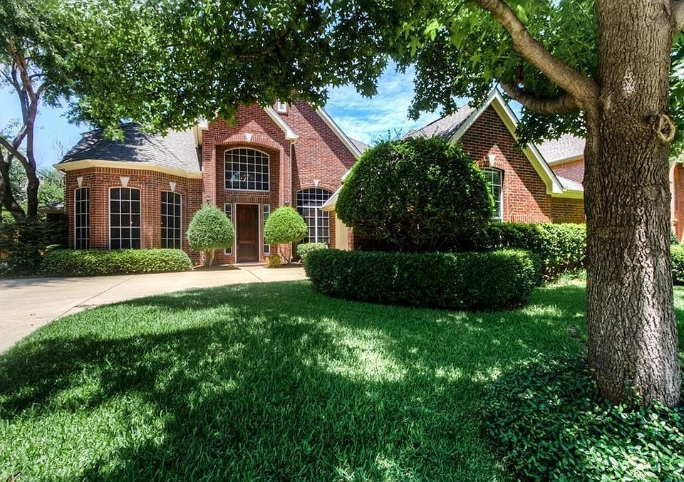 2nd image of 2808 Pond Wood Dr