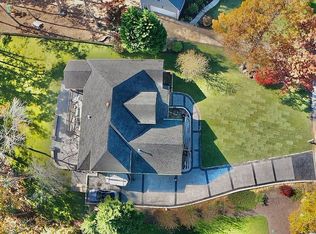 8913 Hollow Oak Dr, Midlothian, VA 23112