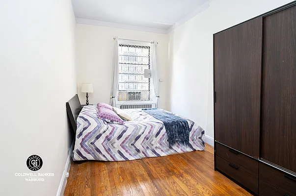 Rented by Coldwell Banker Warburg | media 10