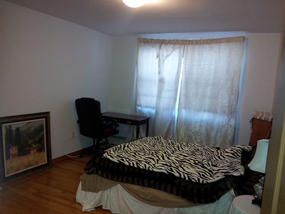 4th image of 2420 35th St #2