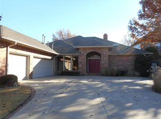 6004 Chestnut Ct, Edmond, OK 73025