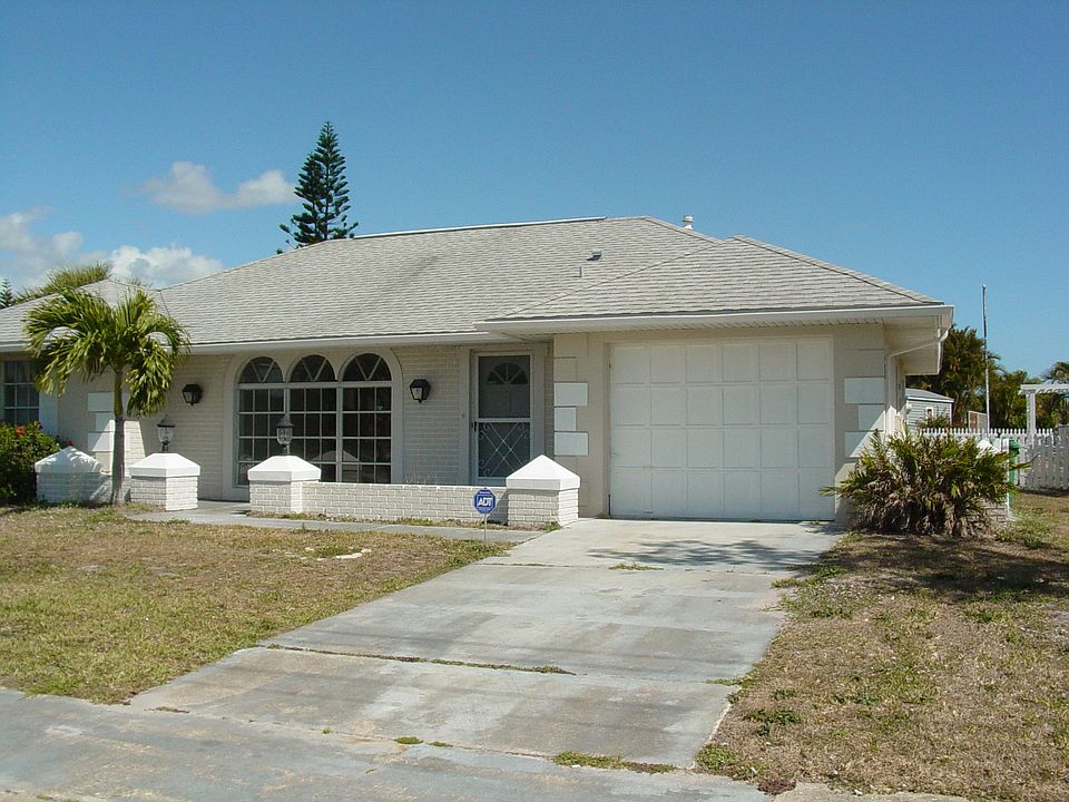 1st image of 207 NE Floresta Drive