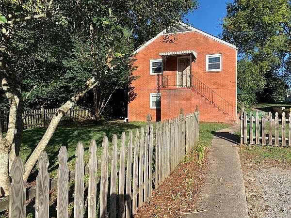 1st image of 711 Mountain View Ave