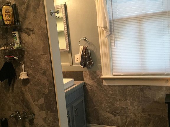 2nd image of 819 N Reus St #B