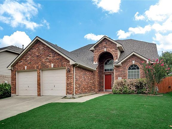 3rd image of 2913 Coventry Ln