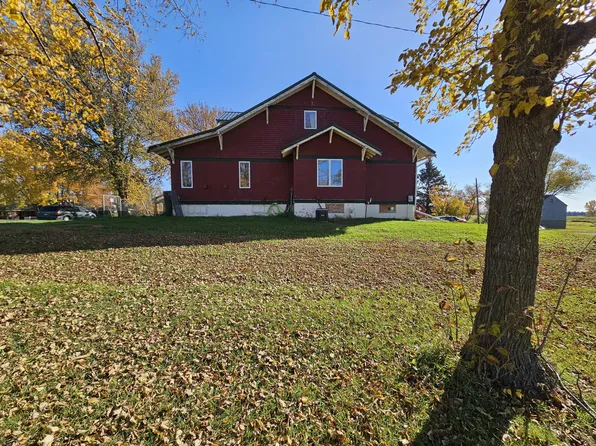 425 Broadway St E, Conde, SD 57434