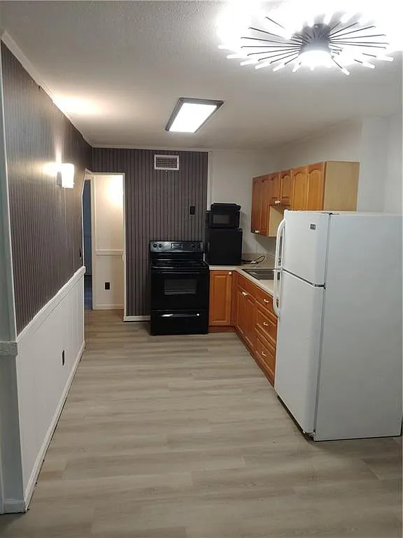 2 bed, 1.0 bath, 1937 sqft, $1,600 — Photo 3