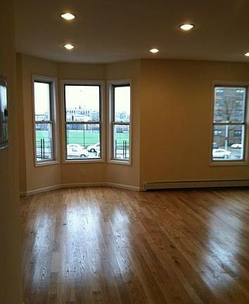 4th image of 1247 Beach Ave