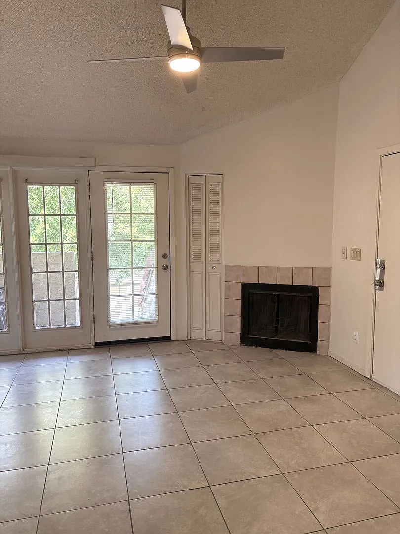 1 Bedroom/1 Bathroom/Loft/1 Car Garage Condo In Mesa (Brown Rd & Center St) — Photo 2
