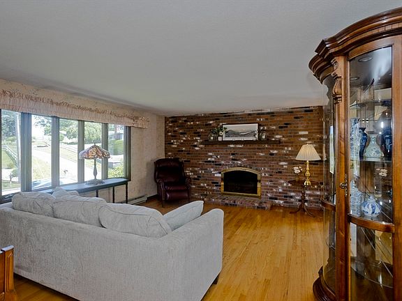 4th image of 9 Dowds Ln