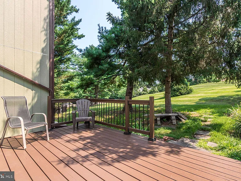 7 Belaire Way — Photo 26