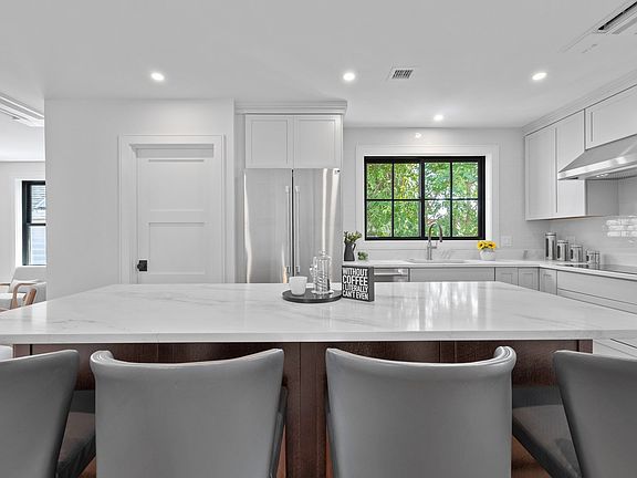 2nd image of 16 Curtis St #1