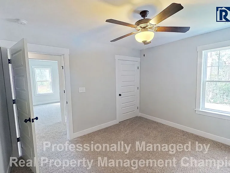 241 E Ivybridge Dr — Photo 17