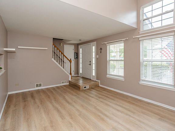 5th image of 17033 Circle Dr W