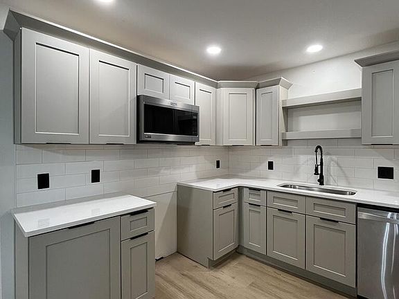 5th image of 817 Mortimer Ave