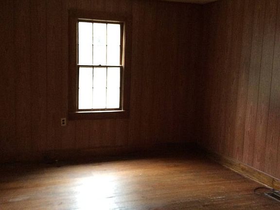 4th image of 105 N McCullum Ave
