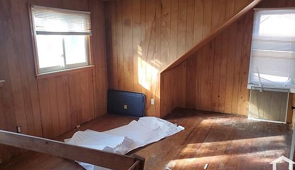 3rd image of 20715 Moross Rd