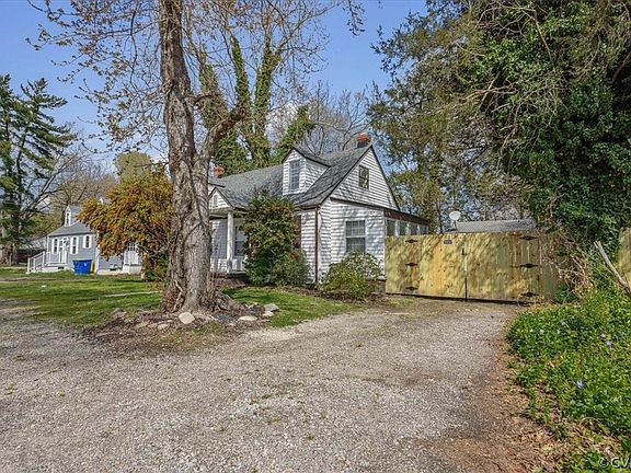 2nd image of 309 N 11th Ave