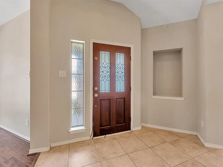 871 Falling Springs Ln — Photo 4