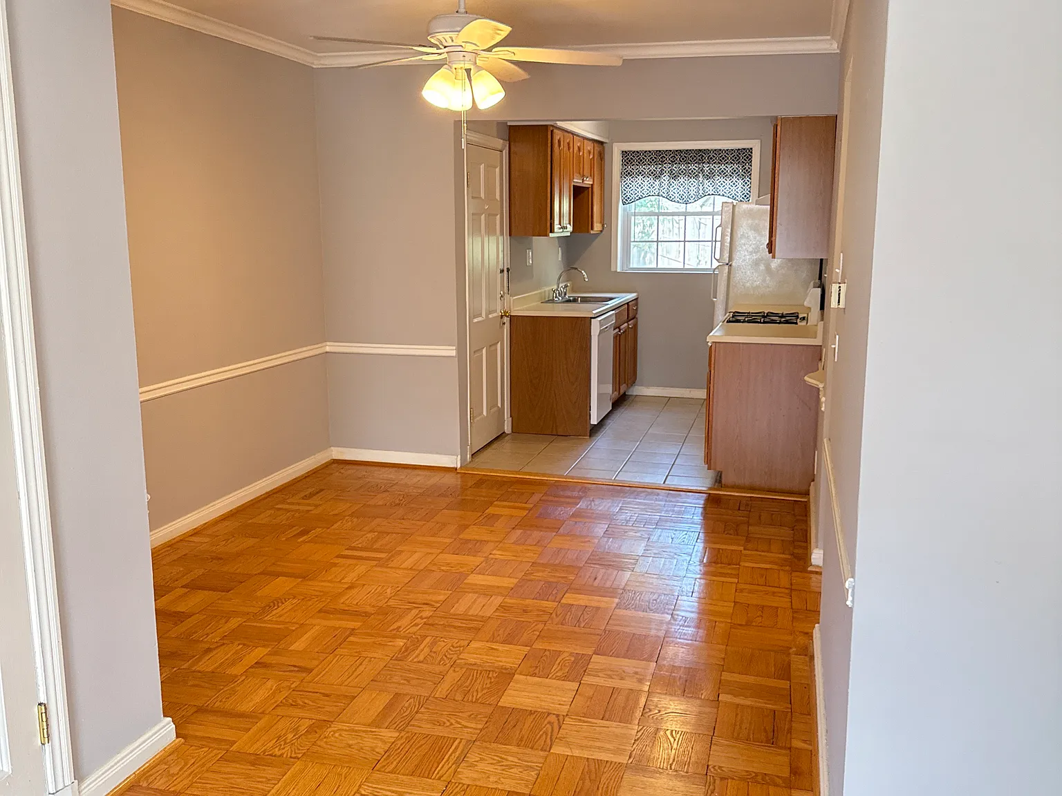 1 bed, 1050 sqft, $1,200 — Photo 4