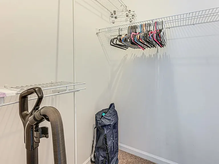 413 Caney Ln — Photo 19