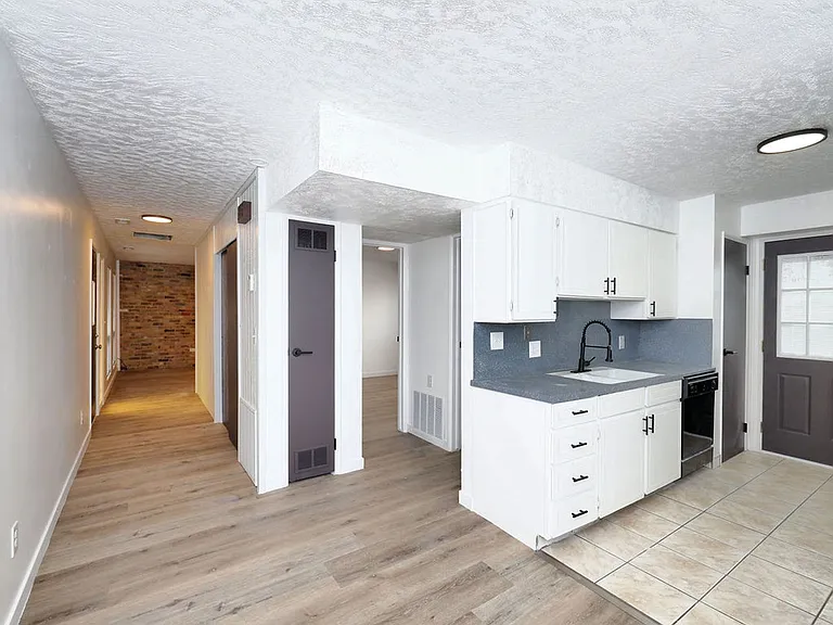 1165 Edgewood Dr — Photo 36