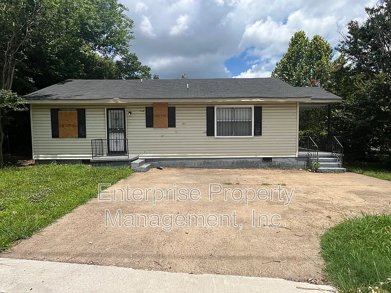4 bed, 1.0 bath, 1057 sqft, $950 — Photo 3
