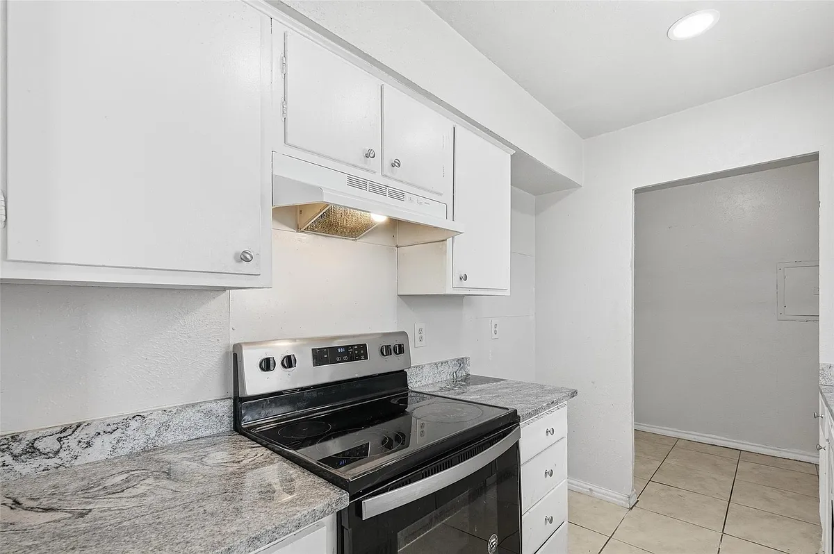 Building Photo - 1812 Frances Dr #1810