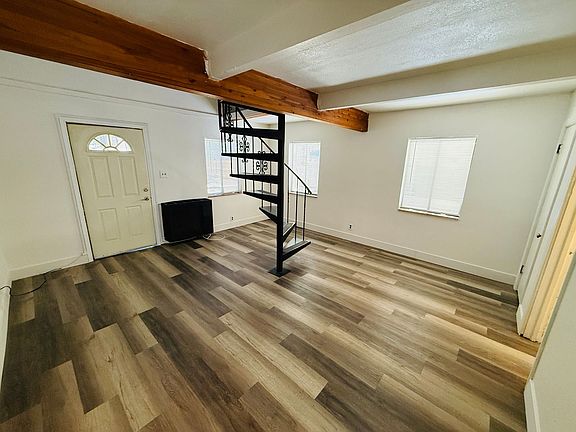 3rd image of 1227 Sierra Blvd #2