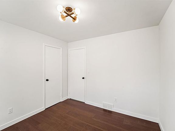 4th image of 110 Mill St