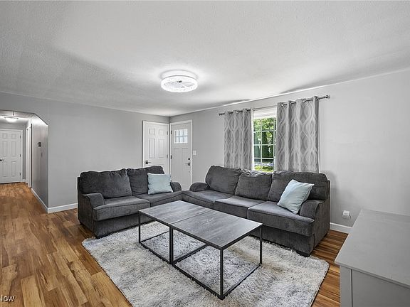 3rd image of 7677 Goldenrod Dr