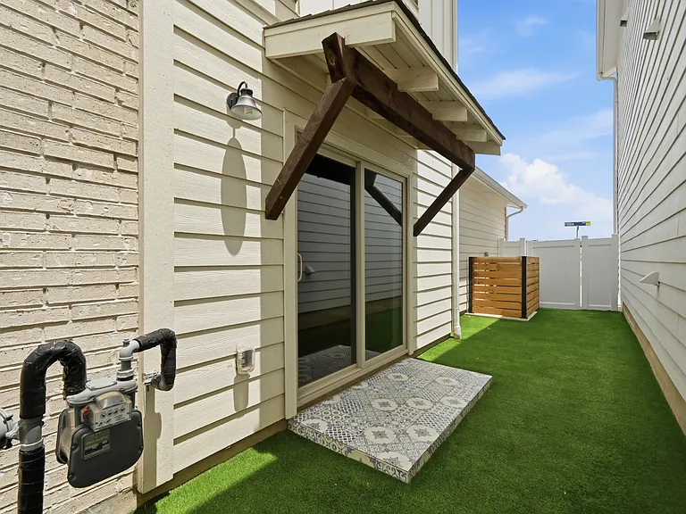 8201 Frida Bnd — Photo 28