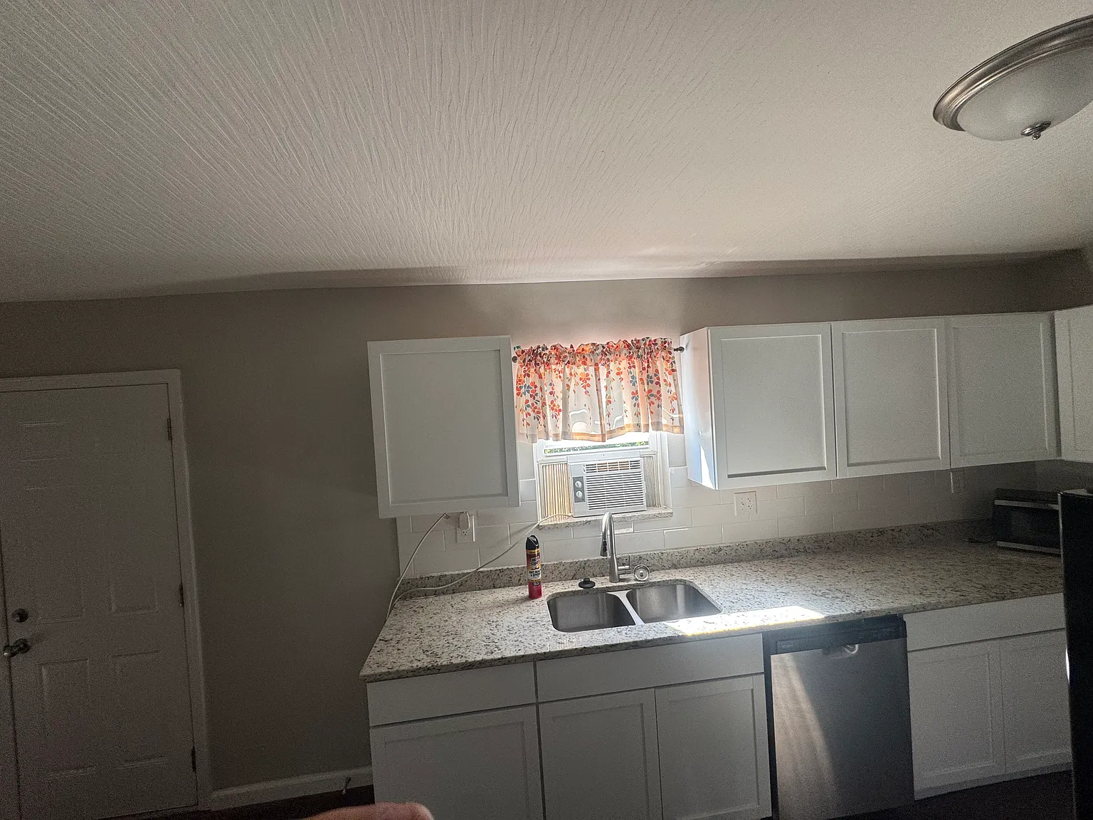 2 bed, 1068 sqft, $1,300 — Photo 4