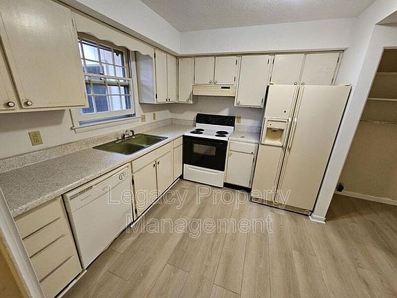 3rd image of 514 Peele St APT C