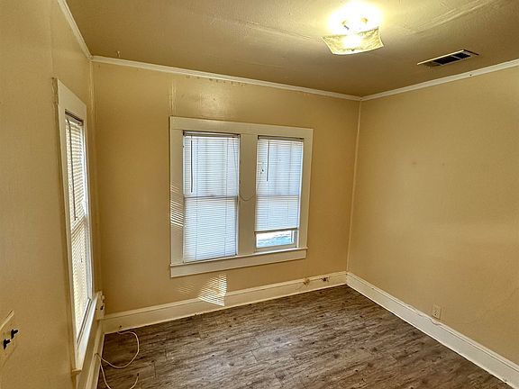 4th image of 115-117 7th Ave W