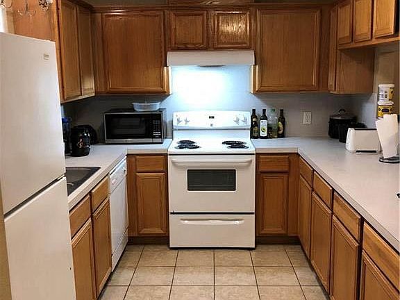 3rd image of 941 Sun Meadow St