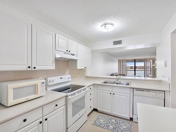 4th image of 5828 Coral Lake Drive