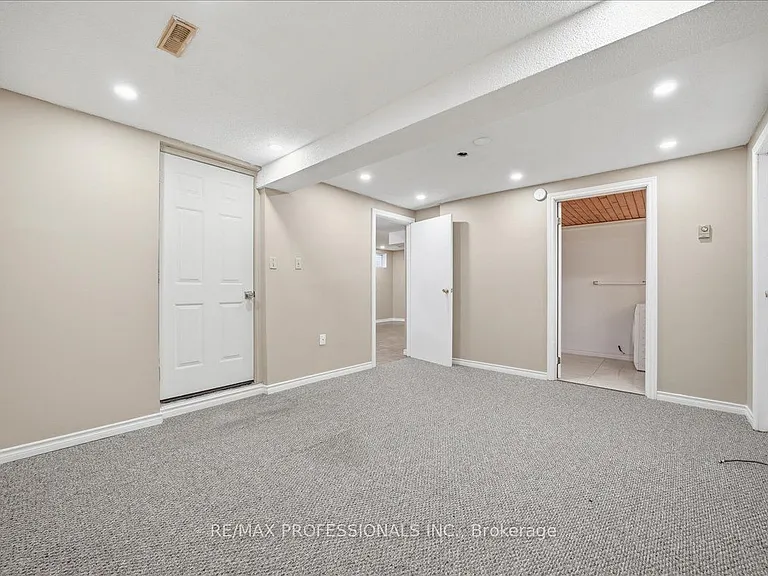 1708 Woodeden Dr — Photo 16